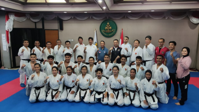 Menpora Zainudin Amali dan tim CdM meninjau pelatnas karate