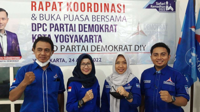 Ketua Partai Demokrat Daerah Istimewa Yogyakarta Erlia Risti dan Ketua Partai Demokrat Kota Yogyakarta Rini Hapsari