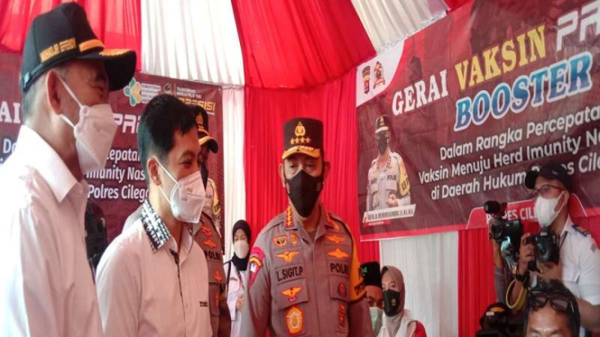 Kapolri Jenderal Listyo Sigit Prabowo meninjau mudik di Pelabuhan Merak