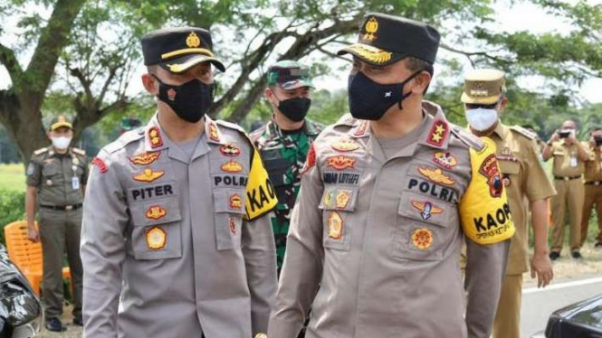 Kepala Polda Jawa Tengah Inspektur Jenderal Polisi Ahmad Luthfi saat mengecek kesiapan jalur lintas selatan Jawa Tengah untuk dilalui para pemudik, Selasa, 26 April 2022.