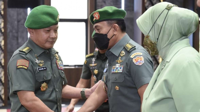 VIVA Militer: KSAD Jenderal TNI Dudung bersama Letjen TNI Rudianto 