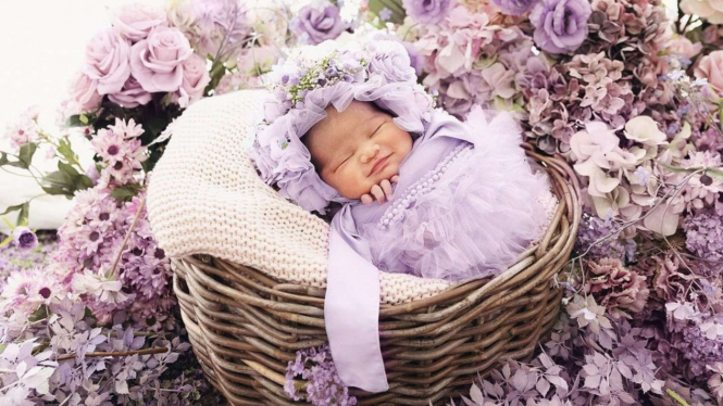 Potret newborn photoshoot putrid media Fitri Tropica