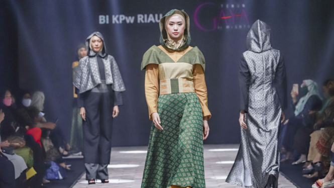 Koleksi Wignyo Rahadi di MUFFEST+ 2022.