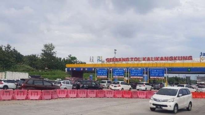 Situasi gerbang Tol Kalikangkung Semarang pada Kamis (28/4/2022) siang. 