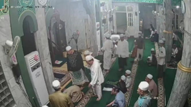 Viral Video Jemaah Masjid Meninggal saat Sujud