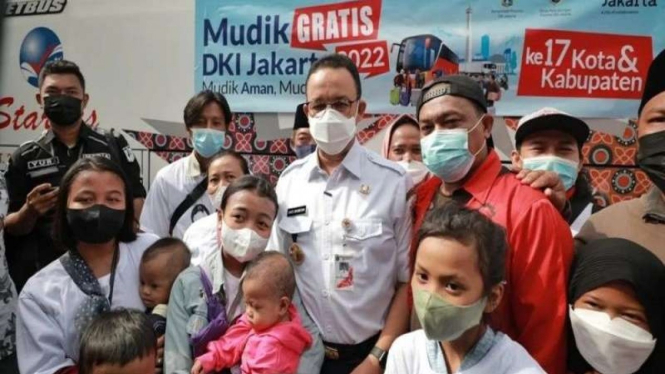 Gubernur DKI Jakarta Anies Baswedan saat melepas mudik gratis