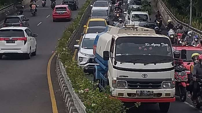 Kemacetan arus mudik di Kota Semarang, Jumat, 29 April 2022.