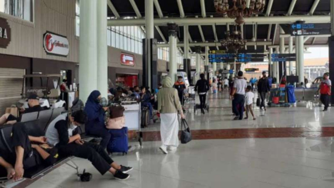 Suasana Bandara Soekarno-Hatta pada H-2 Lebaran, Sabtu, 30 April 2022.