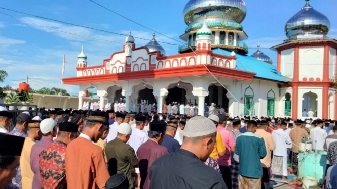 Jemaah Tarekat Syattariyah di Aceh Lebaran hari ini.