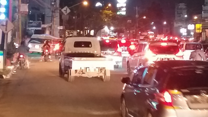 Jalur Gombel Semarang yang macet panjang Sabtu malam, 30 April 2022.