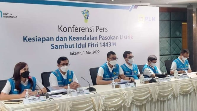 Direktur Utama PLN Darmawan Prasodjo dalam konferensi pers di Jakarta, Minggu,1 Mei 2022.