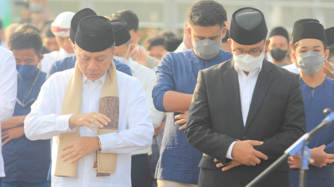 Gubernur DKI Jakarta Anies Baswedan Saat Shalat Id di Stadion JIS