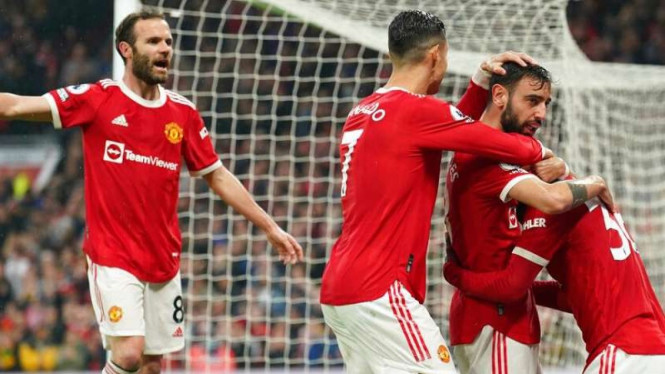 Pemain Manchester United rayakan gol