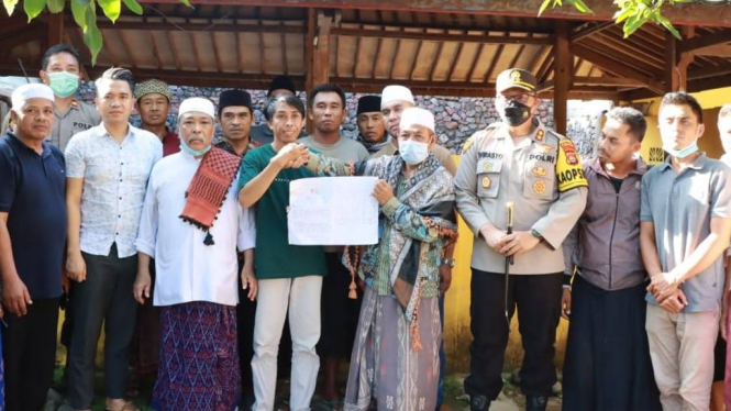 Dua warga dusun di Lombok Barat, NTB damai pasca bentrok saat malam takbiran.