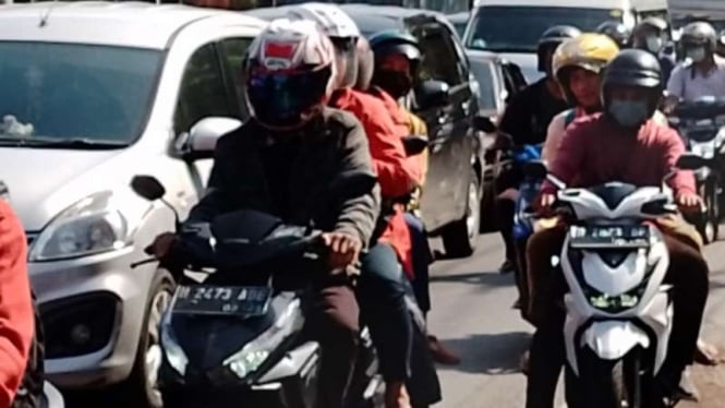 Kemacetan terjadi di jalur keluar kota menuju Ungaran dan Salatiga.