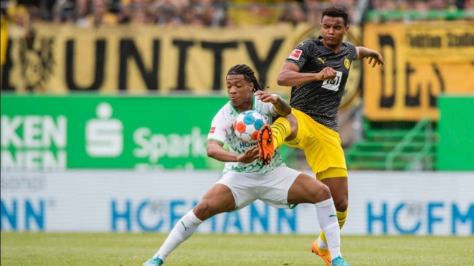 Pertandingan Greuther Fuerth vs Borussia Dortmund. 