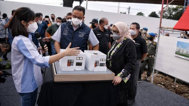 Anies Baswedan (saat menjadi Gubernur DKI Jakarta) di Kampung Susun Bayam