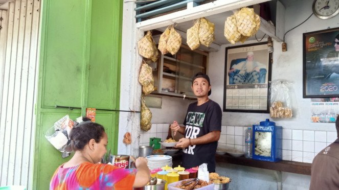 Warung Orem orem Ketupat