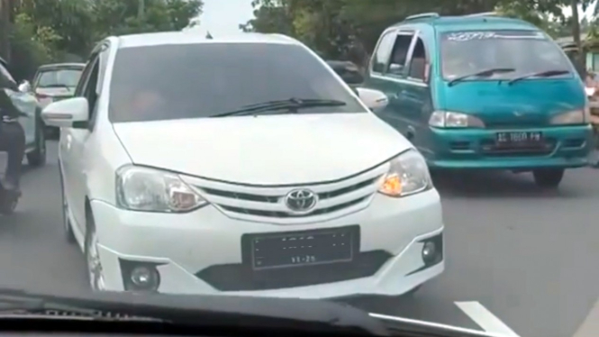 Mobil Toyota Etios yang jadi viral di media sosial
