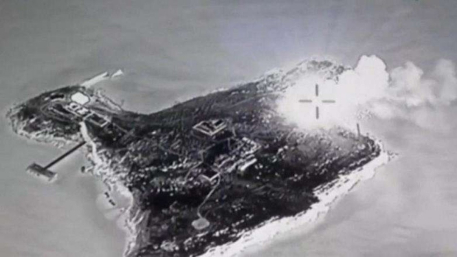 VIVA Militer: Foto citra satelit serangan militer Rusia ke Pulau Ular, Ukraina