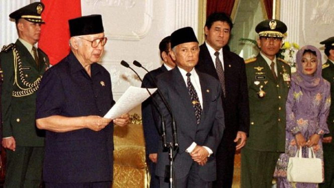 Pidato pengunduran diri presiden Soeharto tahun 1998