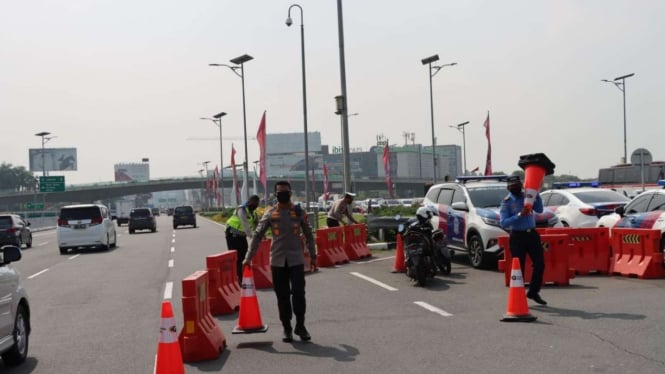 Rekayasa lalu lintas di sekitar wilayah Bandara Soekarno-Hatta.