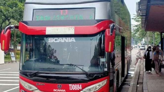 Bus wisata TransJakarta.