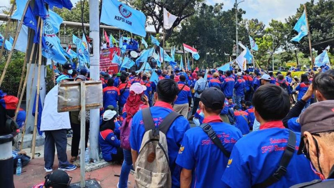 Demo buruh di Patung Kuda