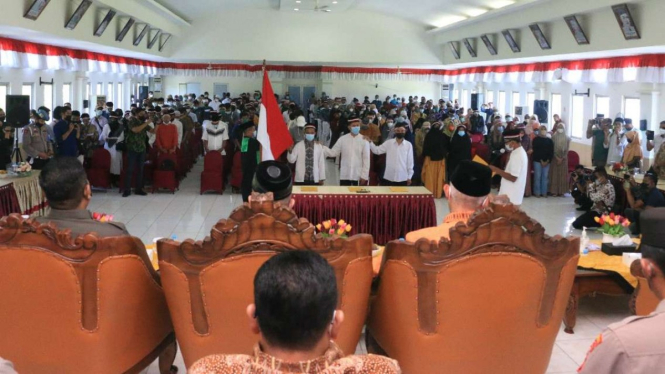 Ratusan warga Sumatera Barat cabut baiat.