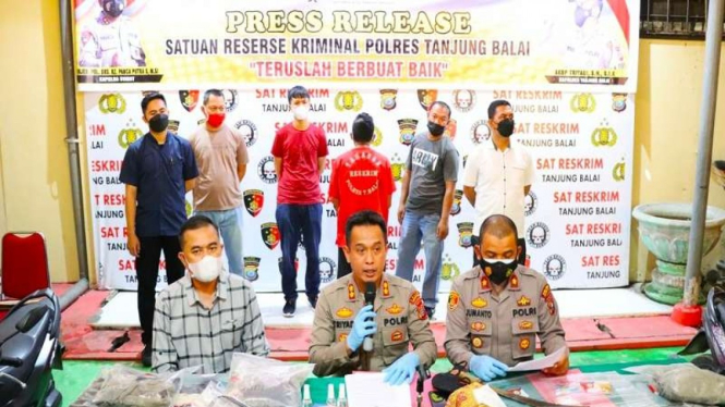 Kapolres Tanjungbalai AKBP Triyadi saat memberikan jumpa pers kasus pembunuhan