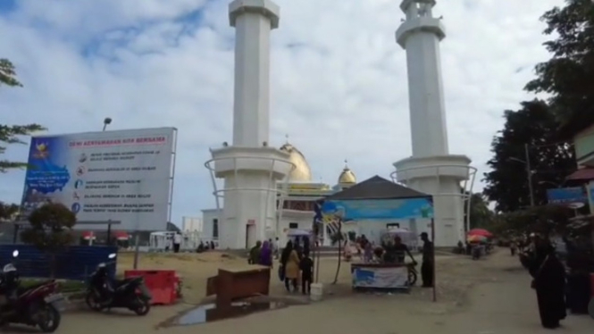  Viral Warga Protes Salat di Masjid Terapung Samudera Ilahi Bayar 