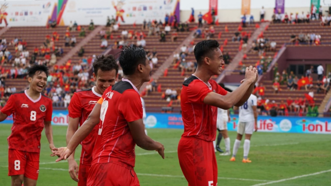 Pemain Timnas Indonesia merayakan gol
