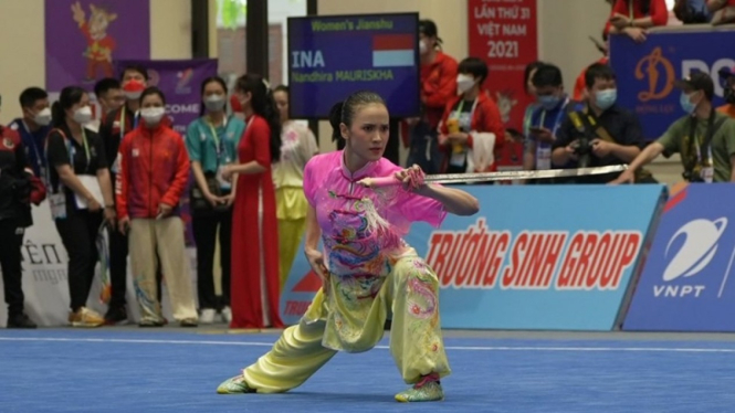 Nandhira Mauriskha saat tampil di nomor jianshu SEA Games 2021