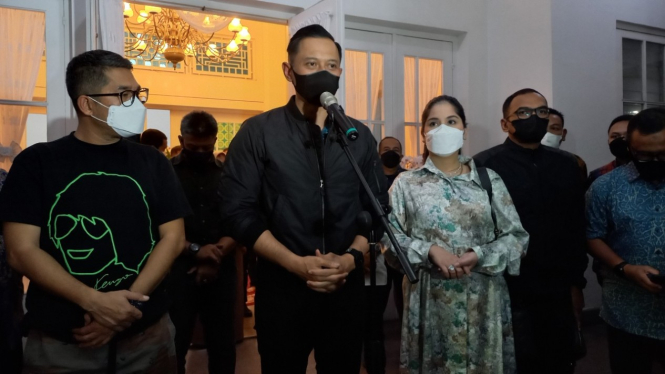 Ketua Umum Partai Demokrat, Agus Harimurti Yudhoyono di rumah dinas Gubernur Sumut di Kota Medan.
