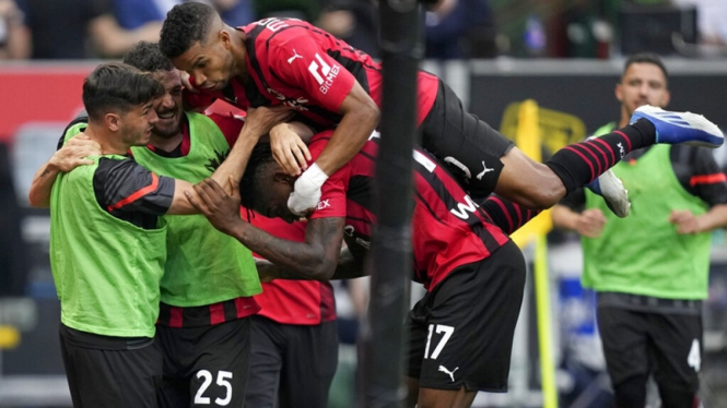 AC Milan merayakan gol
