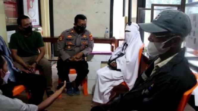 Polres Pringsewu Lampung mengamankan wanita bercadar putih