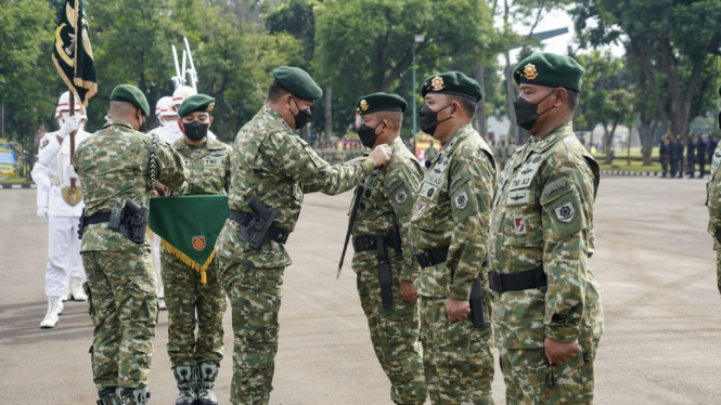 VIVA Militer: Pangkostrad Letjen TNI Maruli pimpin Sertijab Pangdivif 1 Kostrad