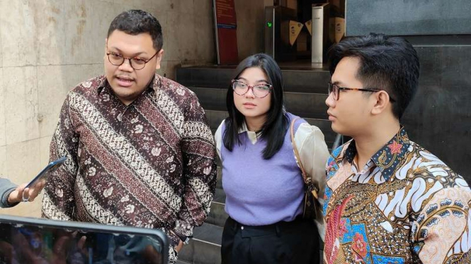 Dea OnlyFans bersama kuasa hukumnya melakukan wajib lapor ke Polda Metro Jaya