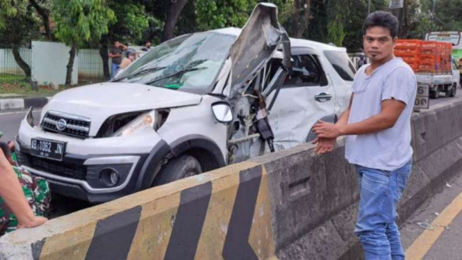 Kecelakaan minibus dan bus antar kota terjadi di Kota Semarang.