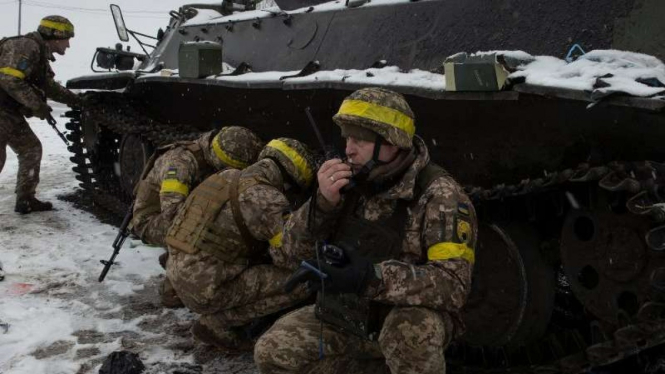 VIVA Militer: Tentara Ukraina terlibat kontak tembak dengan pasukan Rusia