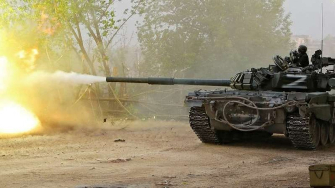 VIVA Militer: Tank militer Rusia dalam pertempuran di wilayah Donbas, Ukraina