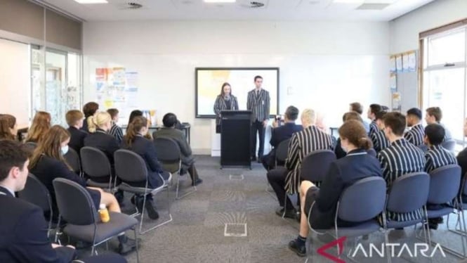 Para siswa Canberra Grammar School (CGS) belajar Bahasa Indonesia