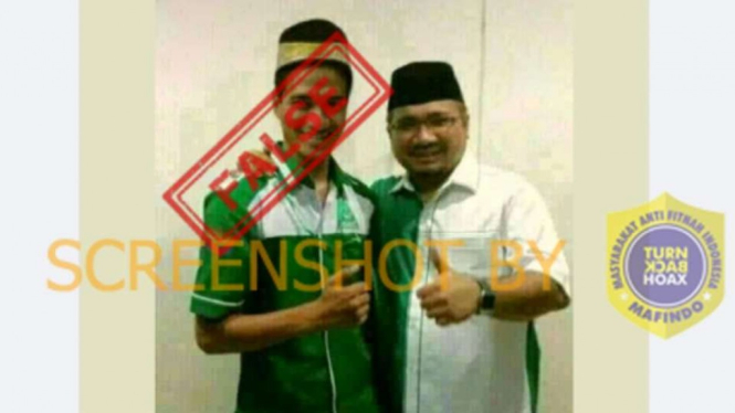 Tangkapan layar (screenshot) sebuah akun Facebook pada 12 Mei 2022 mengunggah foto yang memperlihatkan Menteri Agama Yaqut Cholil Qoumas sedang bersama Ragil Mahardika.