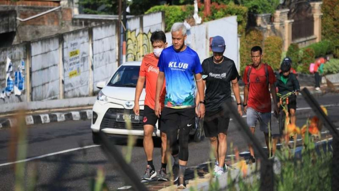 Gubernur Jawa Tengah Ganjar Pranowo tanpa masker saat berolah raga pagi 