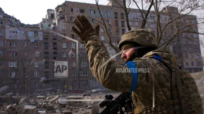 Anggota militer Ukraina saat berperang di Mariupol, Ukraina