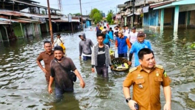 Kondisi perumahan yang terendam banjir rob di Medan Belawan, Sumut.