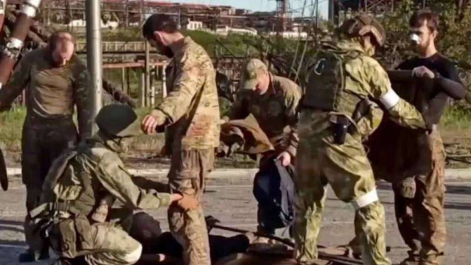 VIVA Militer: Penyerahan diri tentara Ukraina kepada pasukan Rusia di Mariupol