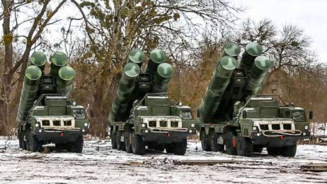 VIVA Militer: Rudal S-300 Angkatan Bersenjata Belarus siaga di perbatasan