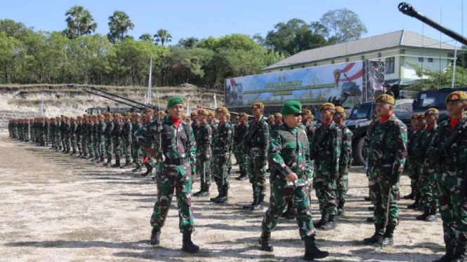 VIVA Militer: KSAD Jenderal TNI Dudung melakukan pemeriksaan pasukan