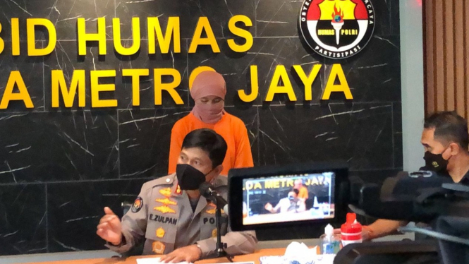 Polda Metro Jaya merilis pelaku pembunuhan terhadap Dini.